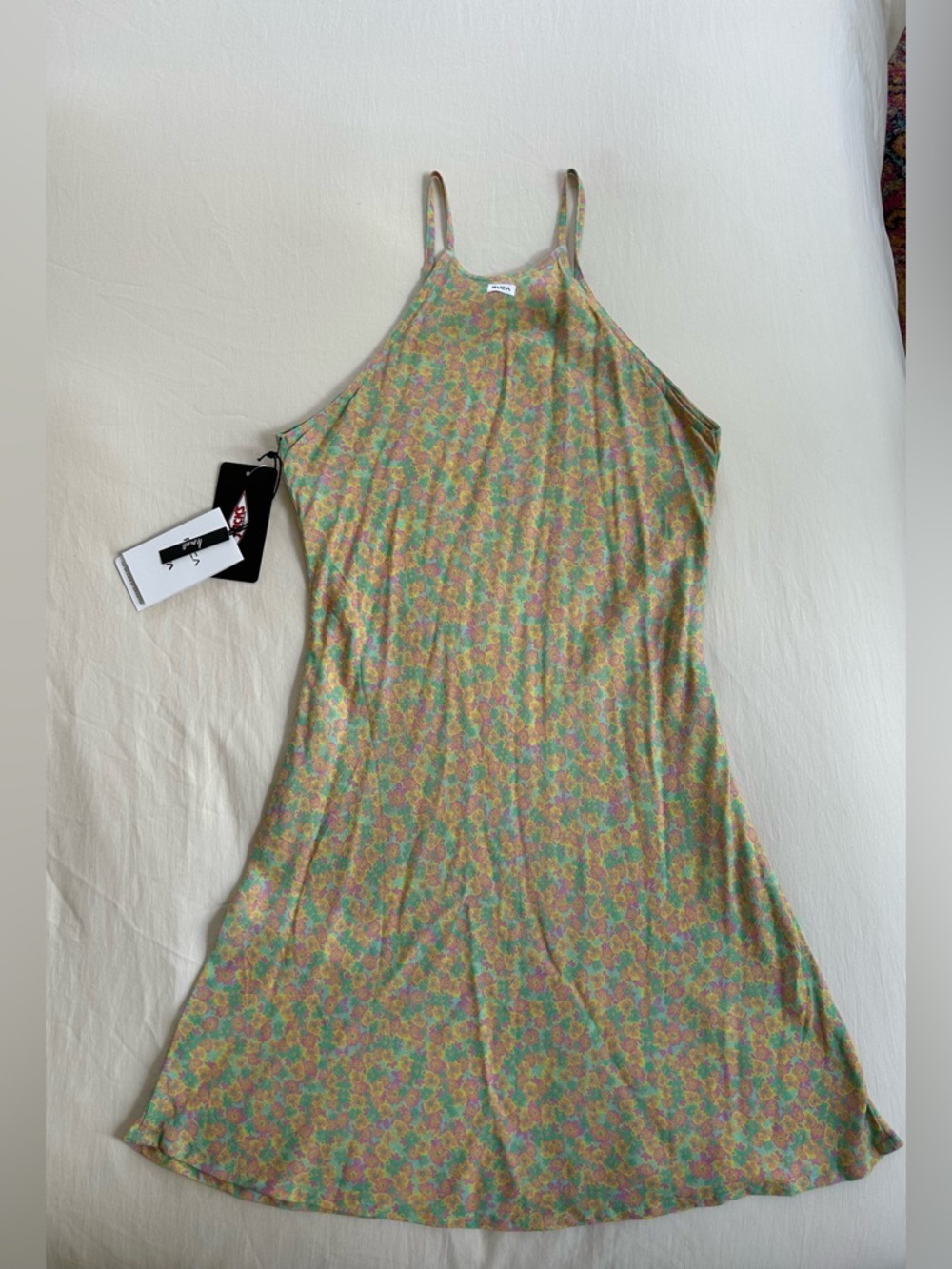 NWT RVCA Dress. Size XS. PTP 16” with stretch - Picture 2 of 8